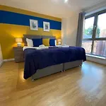 Spacious 2 Bed Flat, Secure Parking Sleeps 5 Contractor And Leisure By Comfy Nest