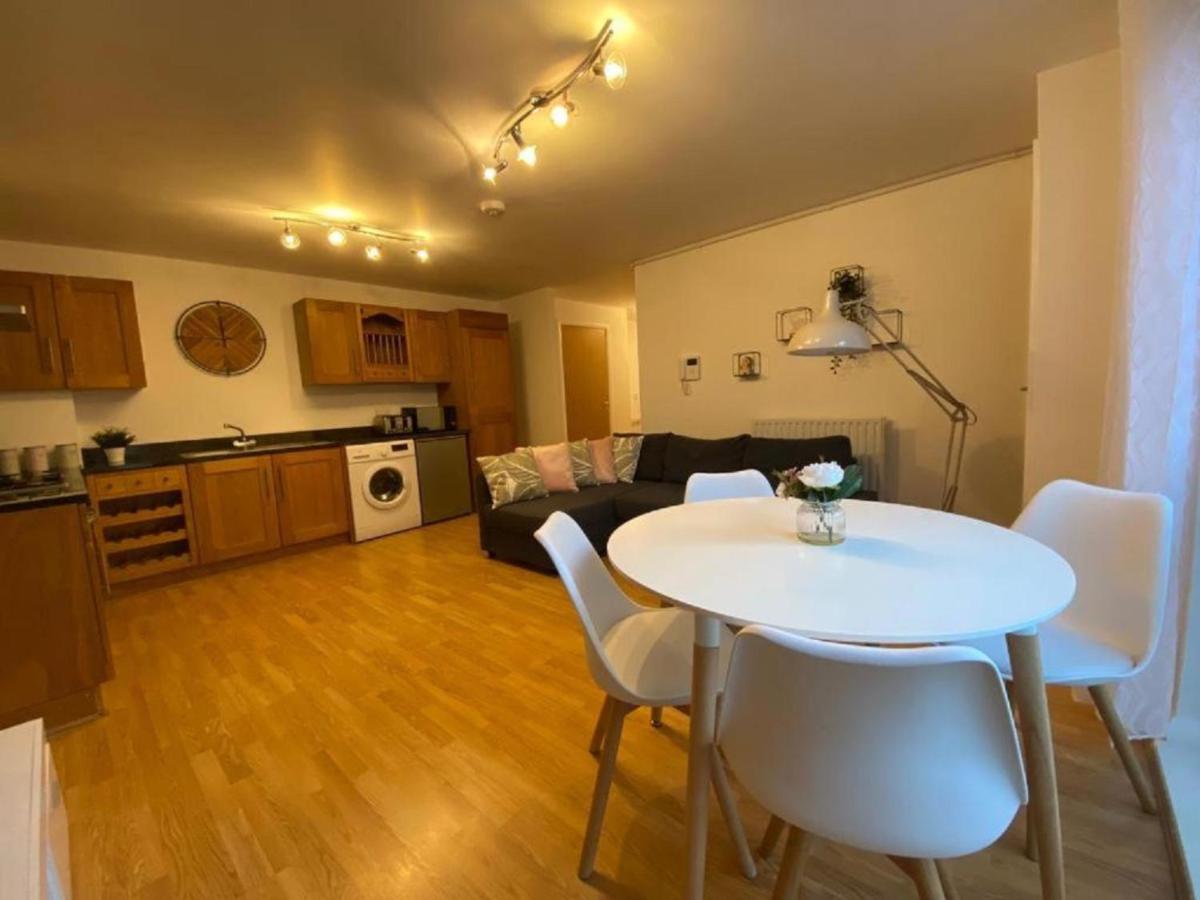 Spacious 2 Bed Flat, Secure Parking Sleeps 5 Contractor And Leisure By Comfy Nest Derby