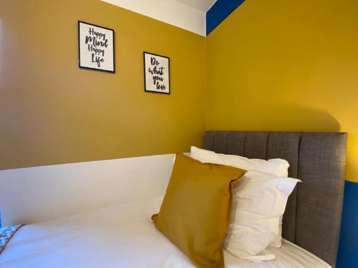 Spacious 2 Bed Flat, Secure Parking Sleeps 5 Contractor And Leisure By Comfy Nest