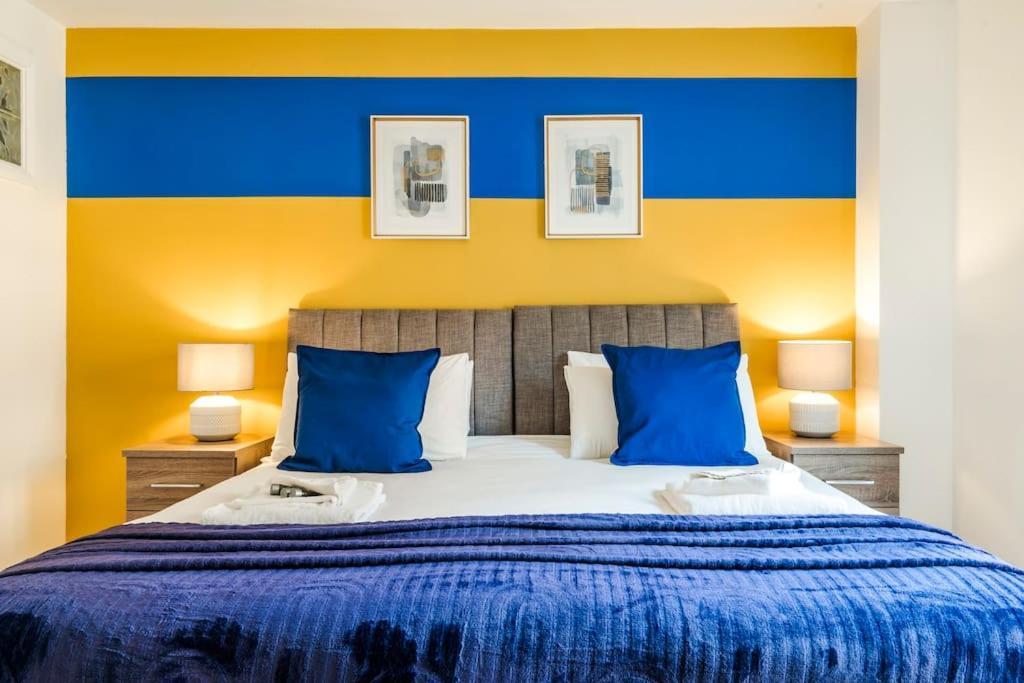 Spacious 2 Bed Flat, Secure Parking Sleeps 5 Contractor And Leisure By Comfy Nest
