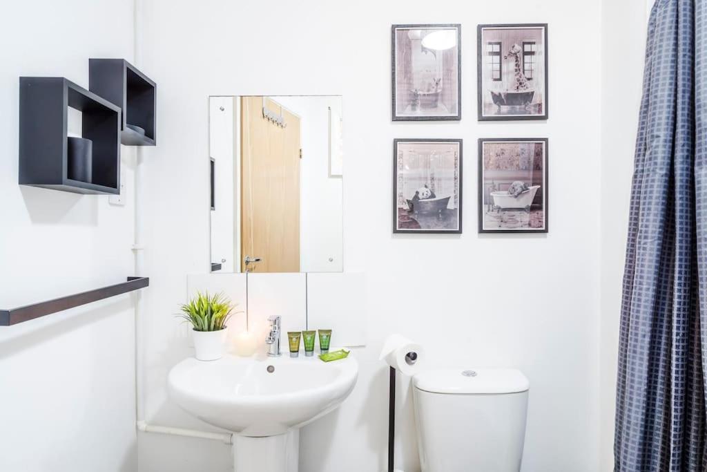 Spacious 2 Bed Flat, Secure Parking Sleeps 5 Contractor And Leisure By Comfy Nest * Derby