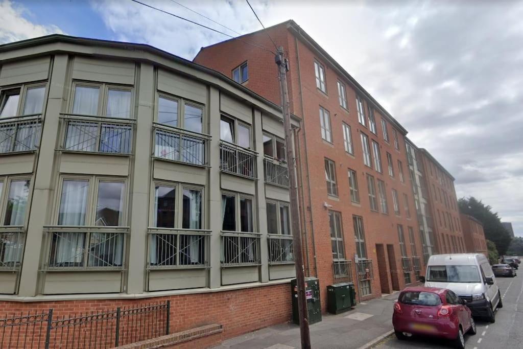 Spacious 2 Bed Flat, Secure Parking Sleeps 5 Contractor And Leisure By Comfy Nest * Derby