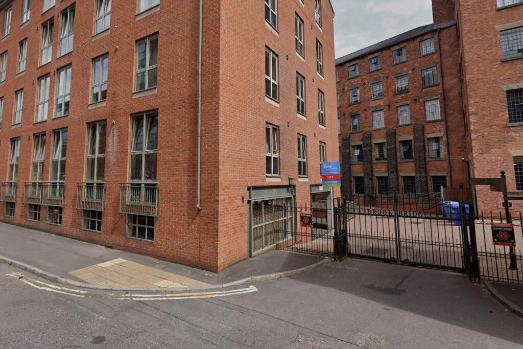 Spacious 2 Bed Flat, Secure Parking Sleeps 5 Contractor And Leisure By Comfy Nest *